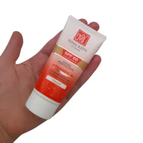 پک کرم ضد آفتاب رنگی مای SPF60 حجم ۵۰ میل به همراه حوله